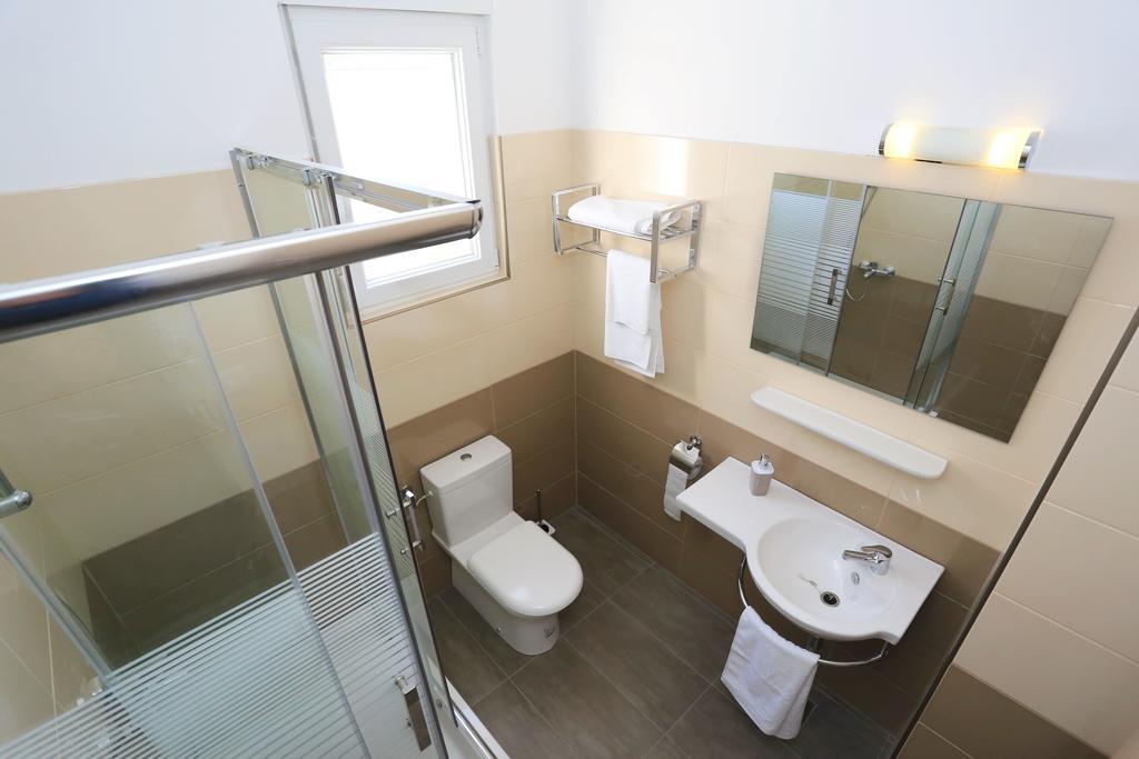 House Natali 70M From The Beach - Free Ev Top Up Rtina Extérieur photo