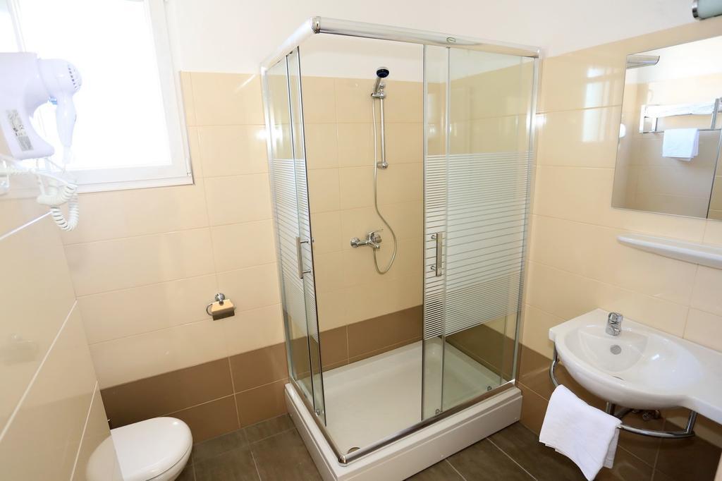 House Natali 70M From The Beach - Free Ev Top Up Rtina Extérieur photo