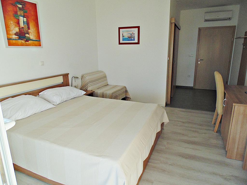 House Natali 70M From The Beach - Free Ev Top Up Rtina Extérieur photo