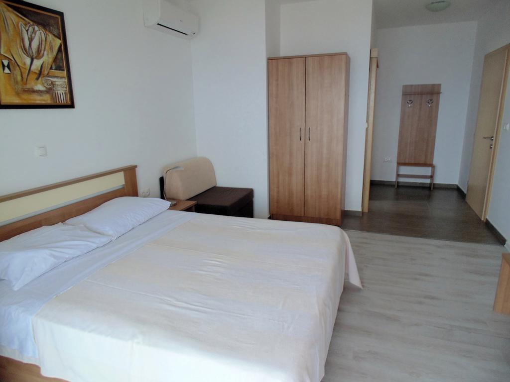 House Natali 70M From The Beach - Free Ev Top Up Rtina Extérieur photo