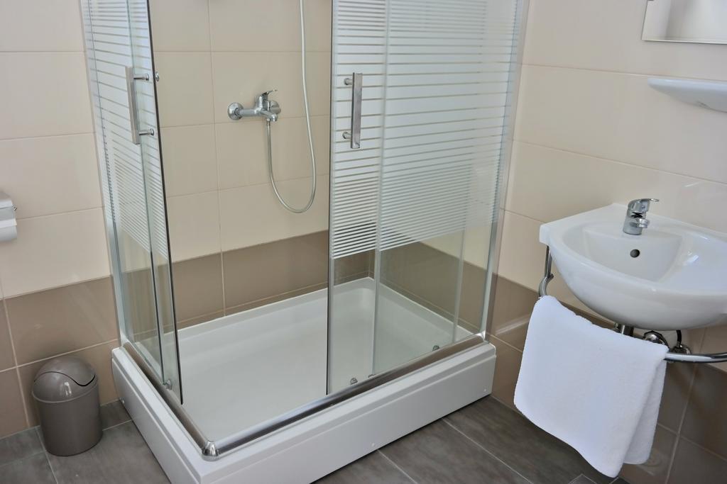 House Natali 70M From The Beach - Free Ev Top Up Rtina Extérieur photo