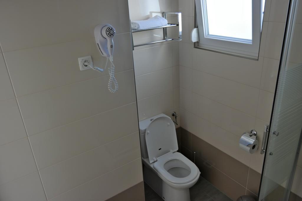 House Natali 70M From The Beach - Free Ev Top Up Rtina Extérieur photo