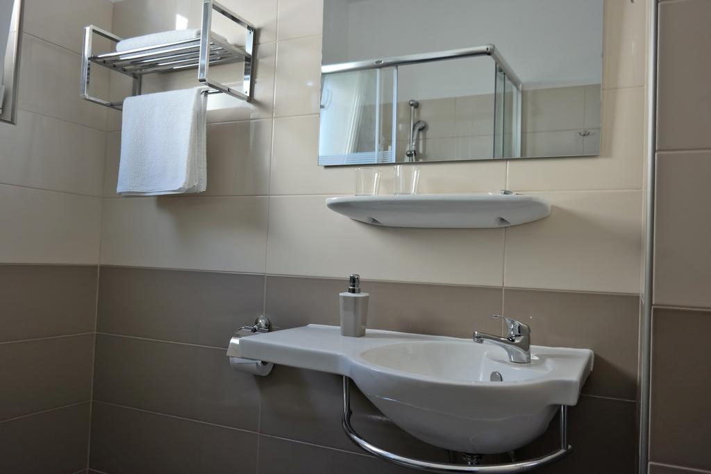 House Natali 70M From The Beach - Free Ev Top Up Rtina Extérieur photo