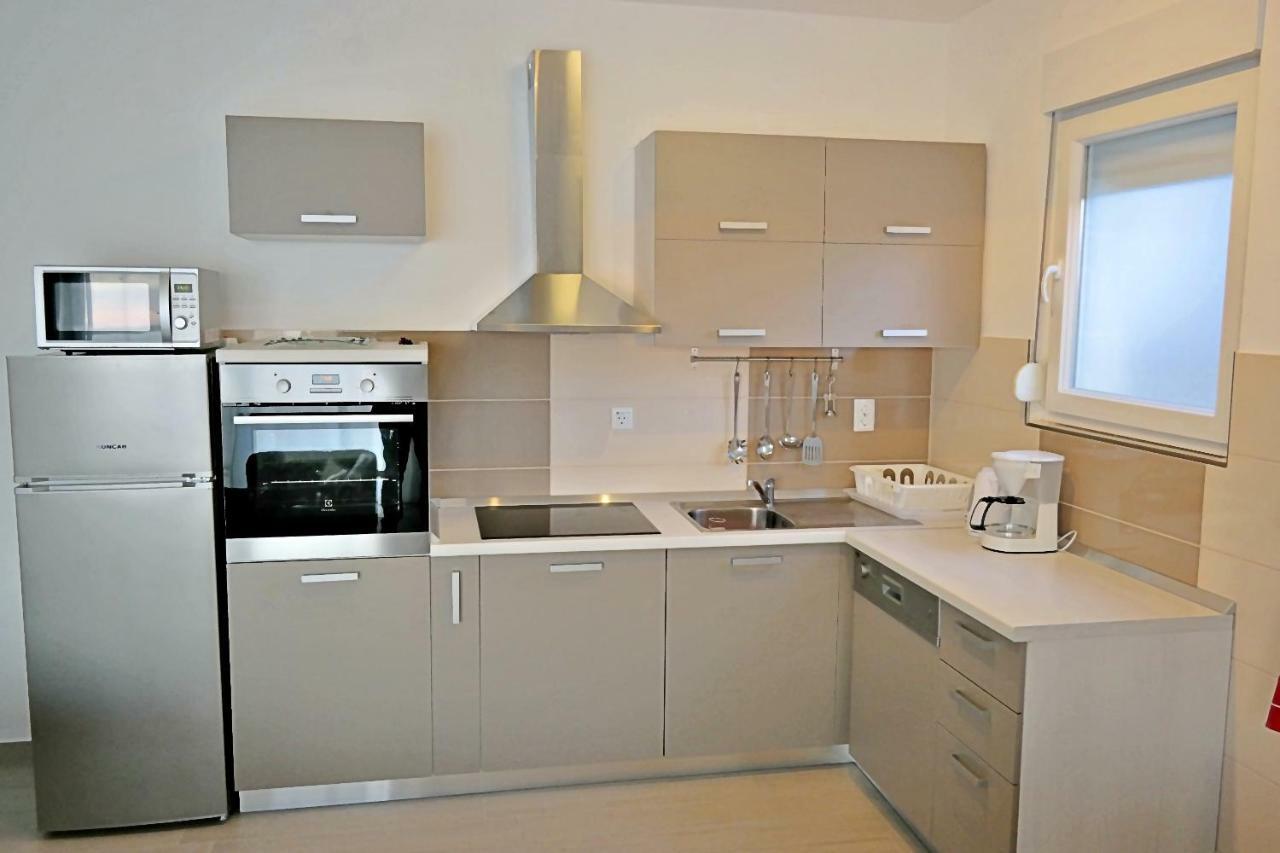 House Natali 70M From The Beach - Free Ev Top Up Rtina Extérieur photo