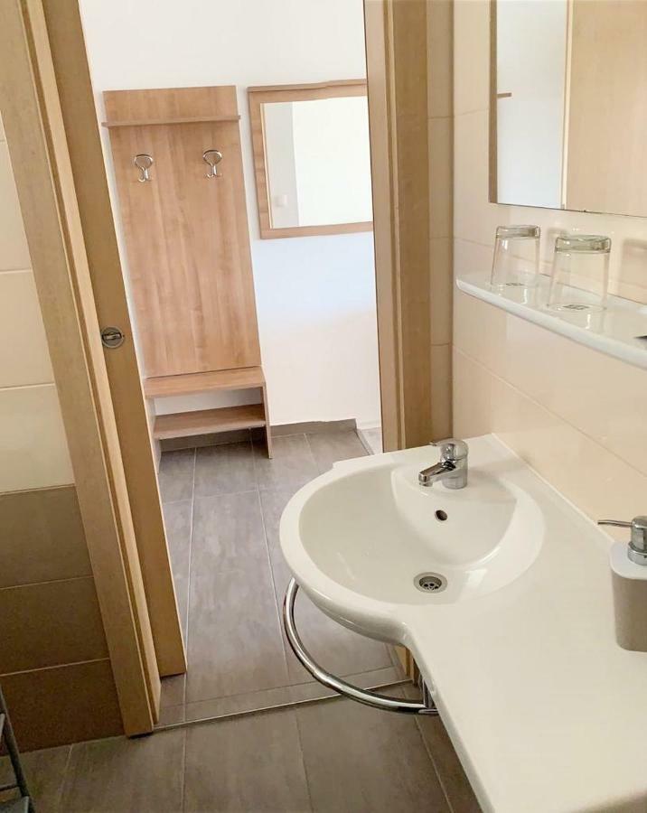 House Natali 70M From The Beach - Free Ev Top Up Rtina Extérieur photo